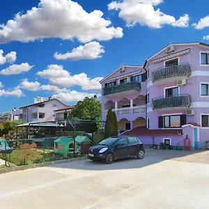 Apartmán Anka 1223, Peroj